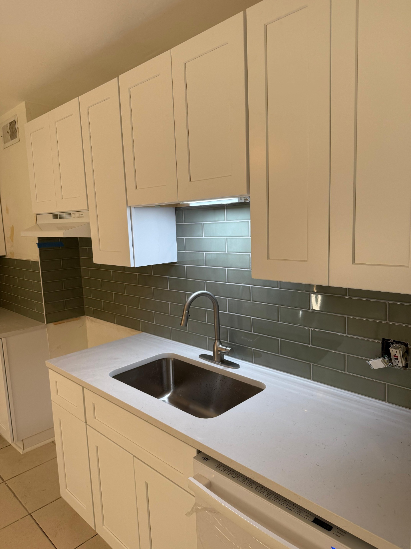 Kitchen backsplash and cabinetry